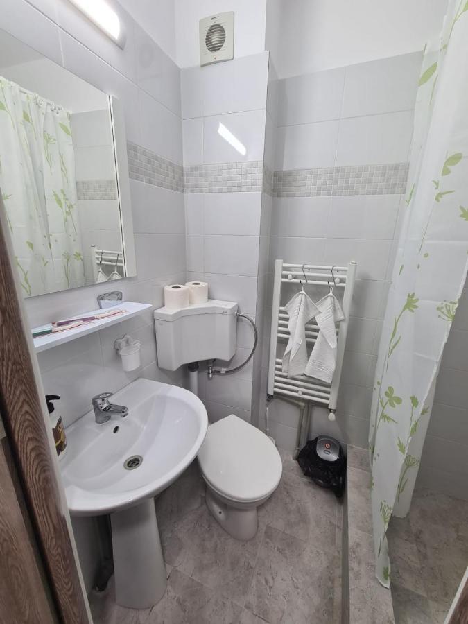 Garsoniera Luxury Lorena Pitesti Luaran gambar
